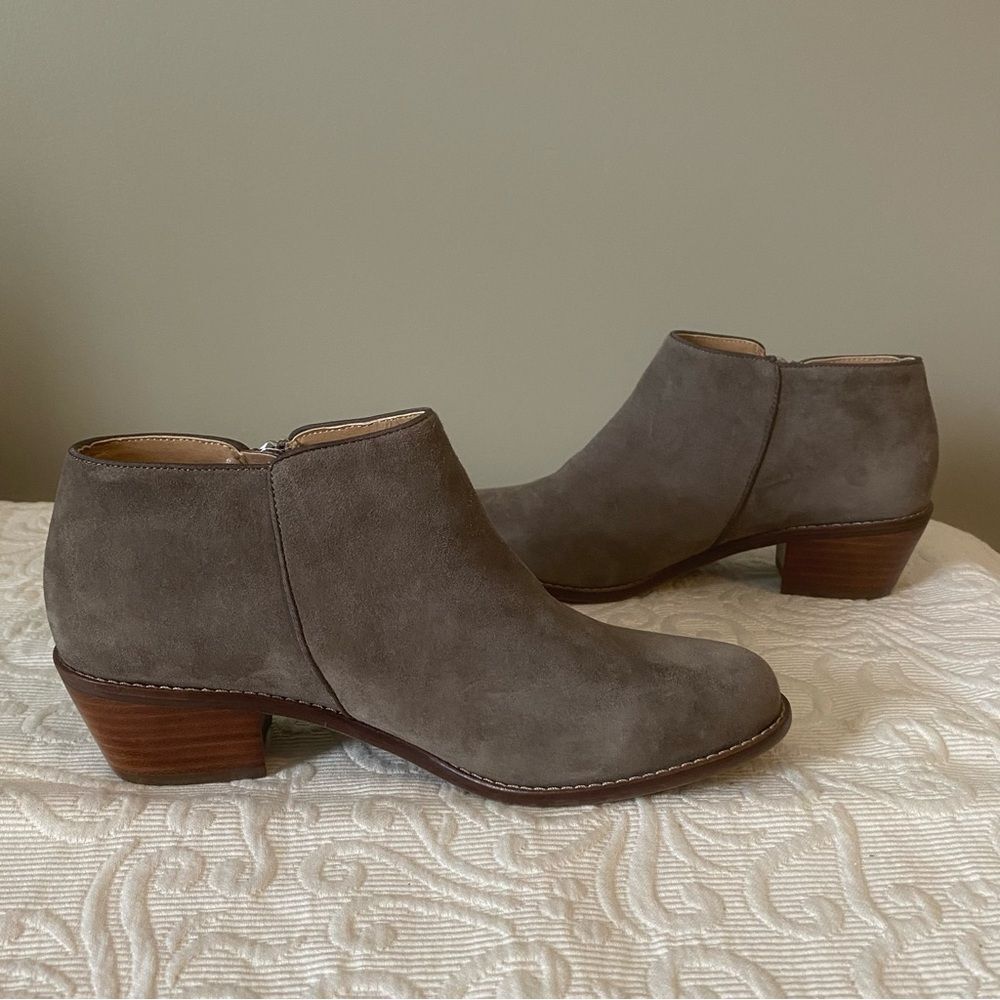 Vionic Serena Suede Gray Ankle Bootie Tassel Zip Up Size 8.5 - Picture 3 of 6